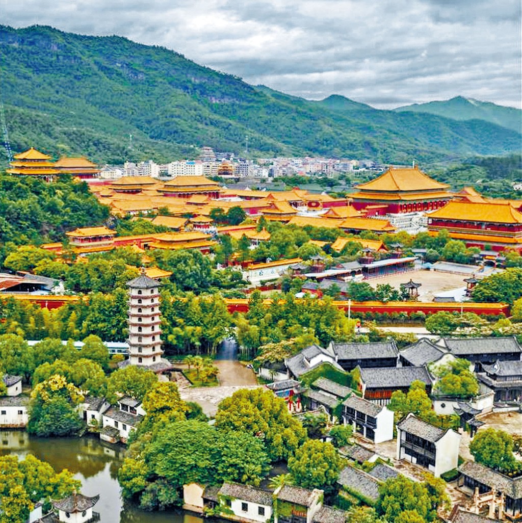 橫店擁有數十座古今大型實景拍攝場。