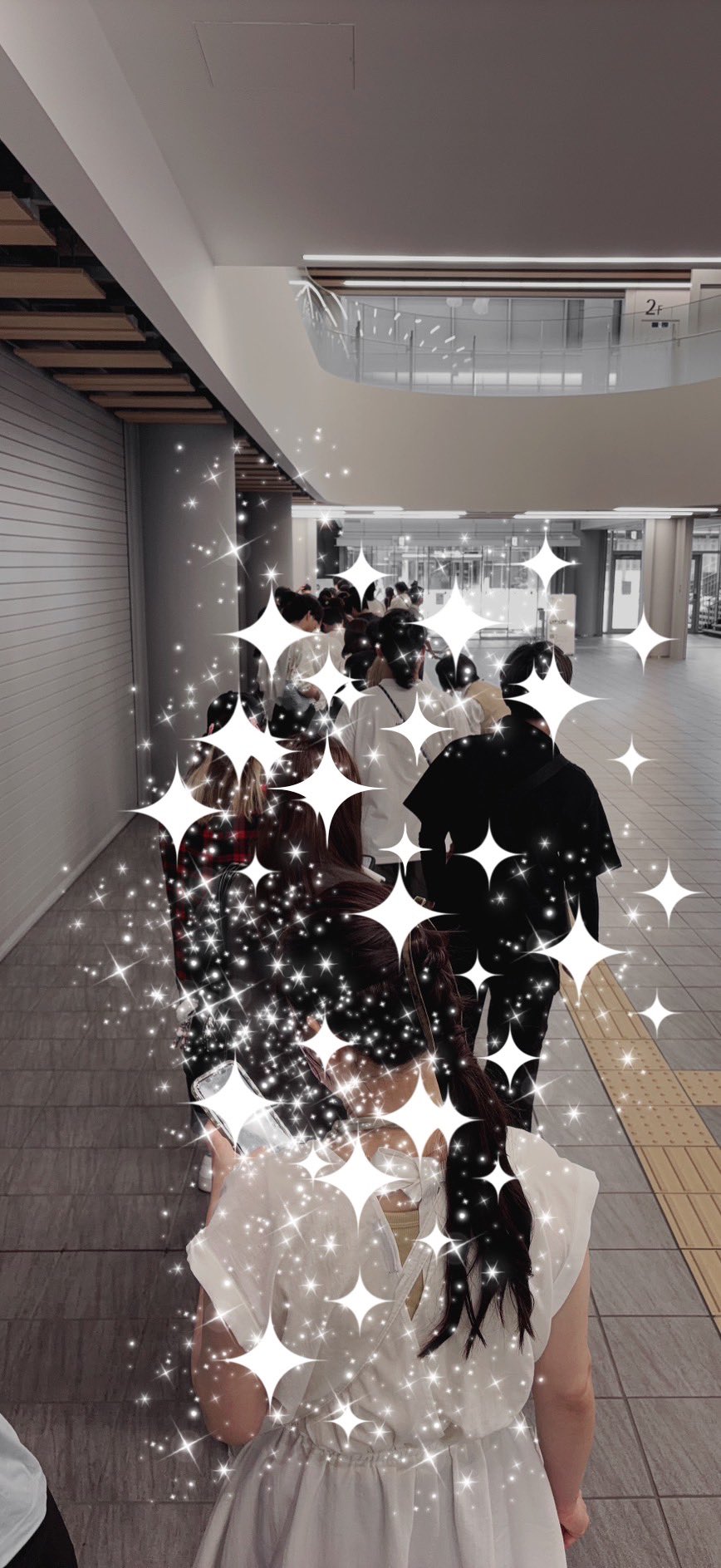 有人表示女儿结婚，见40人排队，等了3个半小时才办好登记。  X@btsjin1522