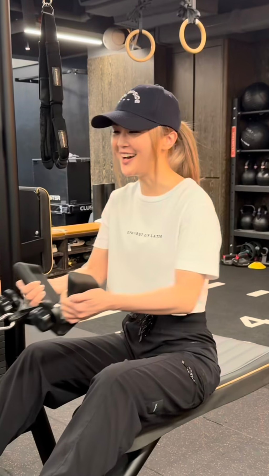 蔡卓妍好開心！