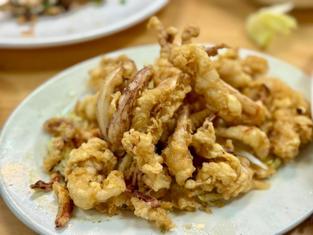 方健儀與家人團年飯的菜式包括椒鹽鮮魷。