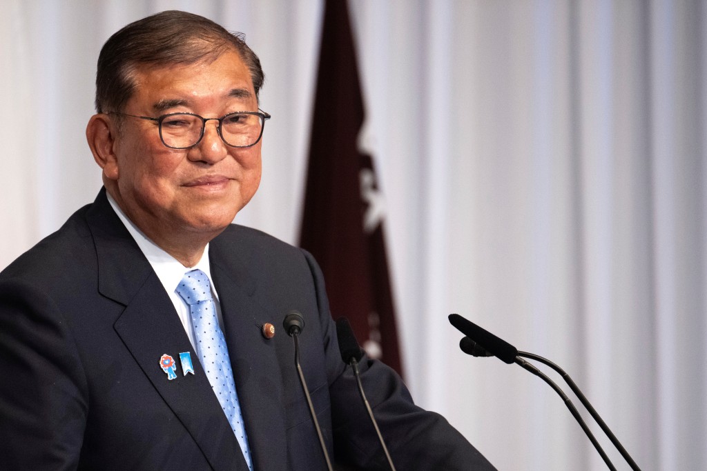 石破茂表示，选举结果令人遗憾，但日本当前面临诸多挑战，最重要的是政治稳定，并寻求和在野政党合作。美联社