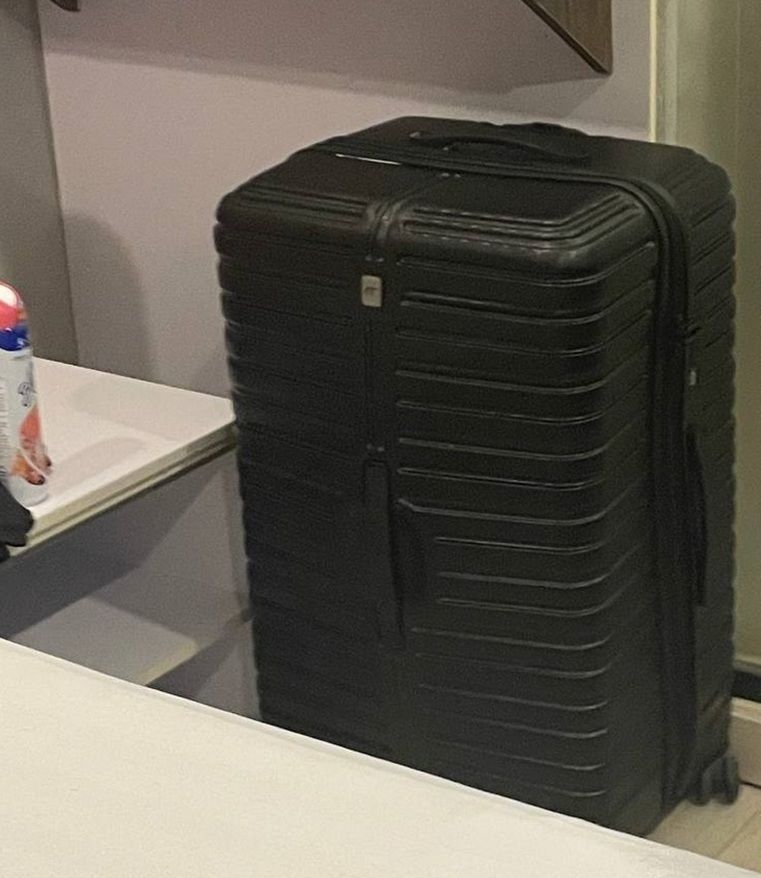 藏有死者尸体的行李箱。 柬中时报