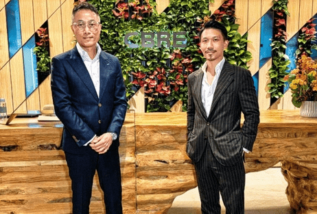 世邦魏理仕陈锦平(左)指,教育产业为楼市带来新动力,右为黎其峰。 世邦魏理仕陈锦平(左)指,教育产业为楼市带来新动力,右为黎其峰。