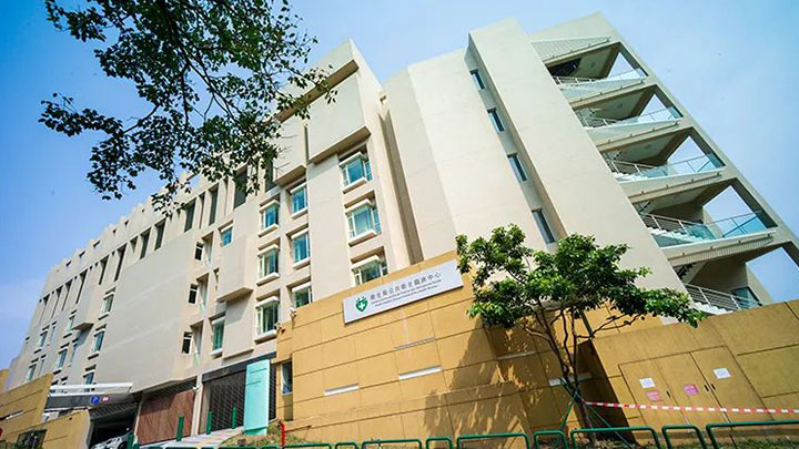 兩母子目前同住高頂公共衞生中心臨床病房。網上圖片