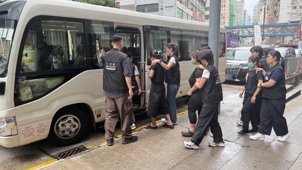 入境處夥多部門打擊黑工 一周內連拘26男女包括僱主