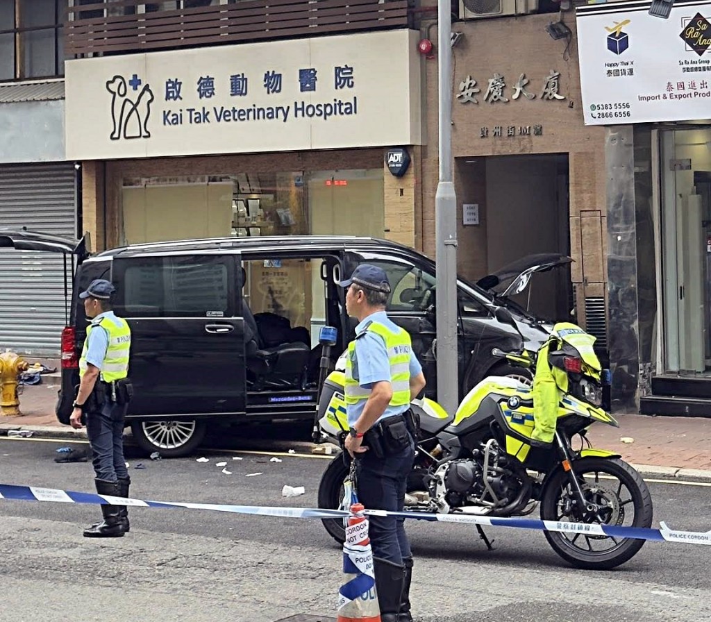 客貨車失控剷上行人路。fb:To Kwa Wan 土瓜灣之友 客貨車失控剷上行人路。fb:To Kwa Wan 土瓜灣之友