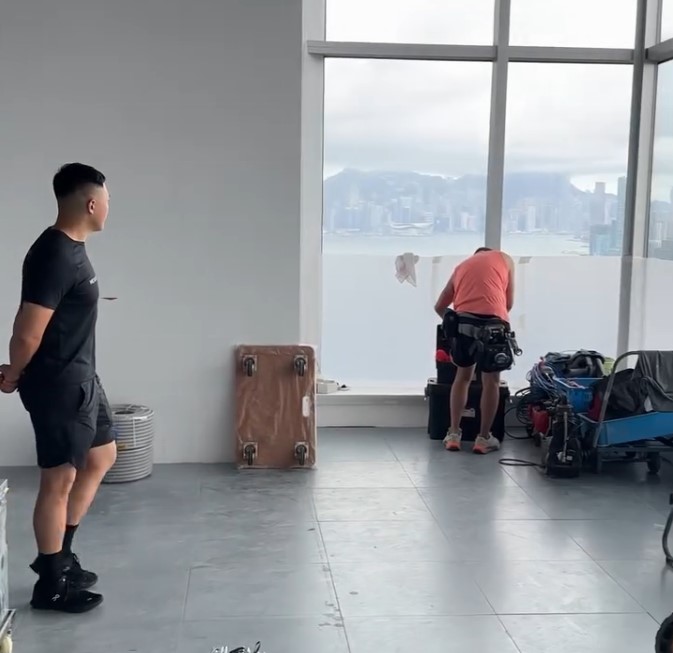 到近日關曜儁再度搬舖,單位擁無敵海景。 到近日關曜儁再度搬舖,單位擁無敵海景。