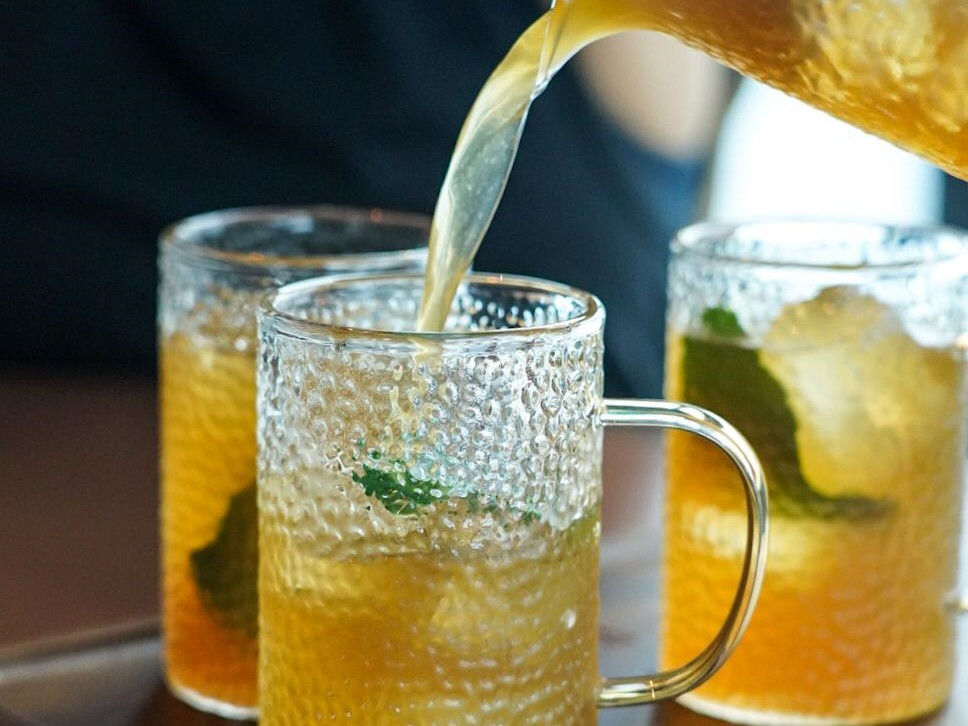 參加體驗的客人可在課程後享用由酒店直送到家的美食及飲料。