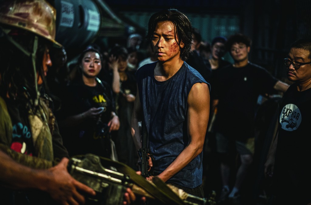 有做開gym嘅男主角姜棟元演動作戲難佢唔到。
