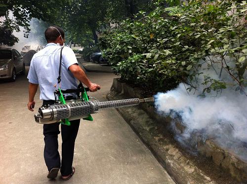 廣東各地大力滅蚊防蚊,遏制基孔肯雅熱。新華社 廣東各地大力滅蚊防蚊,遏制基孔肯雅熱。新華社