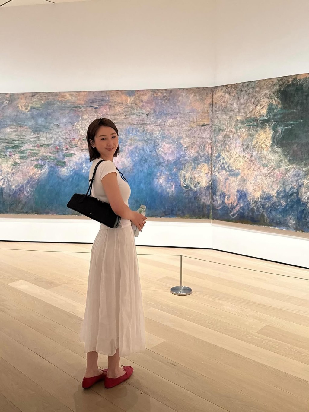 高海寧去睇展覽。 高海寧去睇展覽。