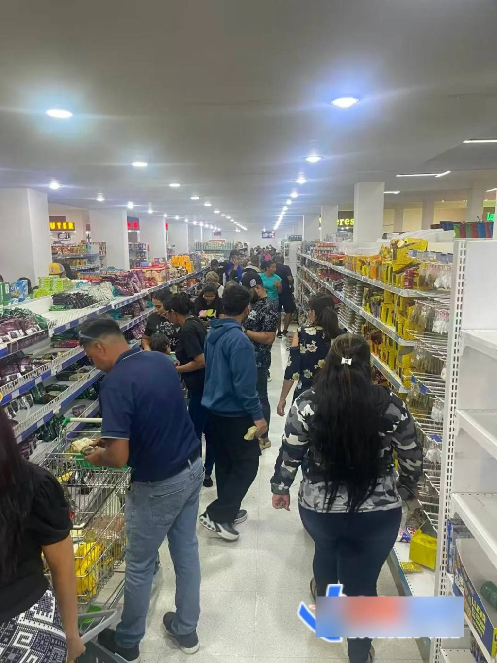 委内瑞拉有华商表示,当地民众虽然抢购粮食日用品,但市面仍算平静。中新经纬 委内瑞拉有华商表示,当地民众虽然抢购粮食日用品,但市面仍算平静。中新经纬