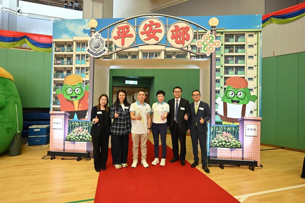 香港律師會的義務律師團隊抵達活動現場，為會員提供「平安三寶」免費法律諮詢