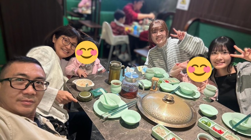 Sidney一家四口總動員照顧寄養兒童。 受訪者提供 Sidney一家四口總動員照顧寄養兒童。 受訪者提供