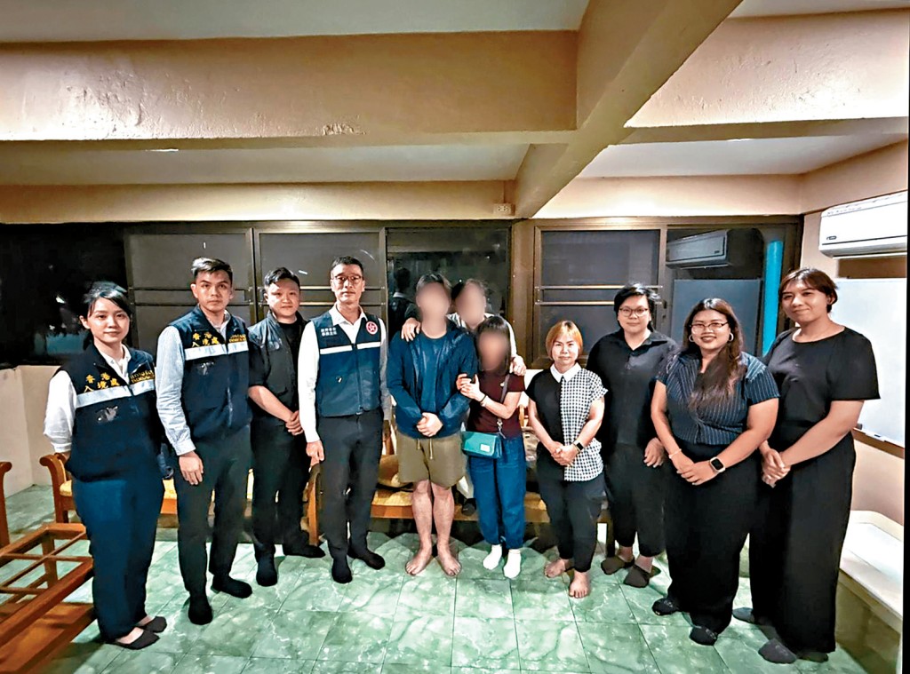 保安局專責小組將安排該名獲救港人（左五）盡快回港，並於返港後跟進調查有關個案。