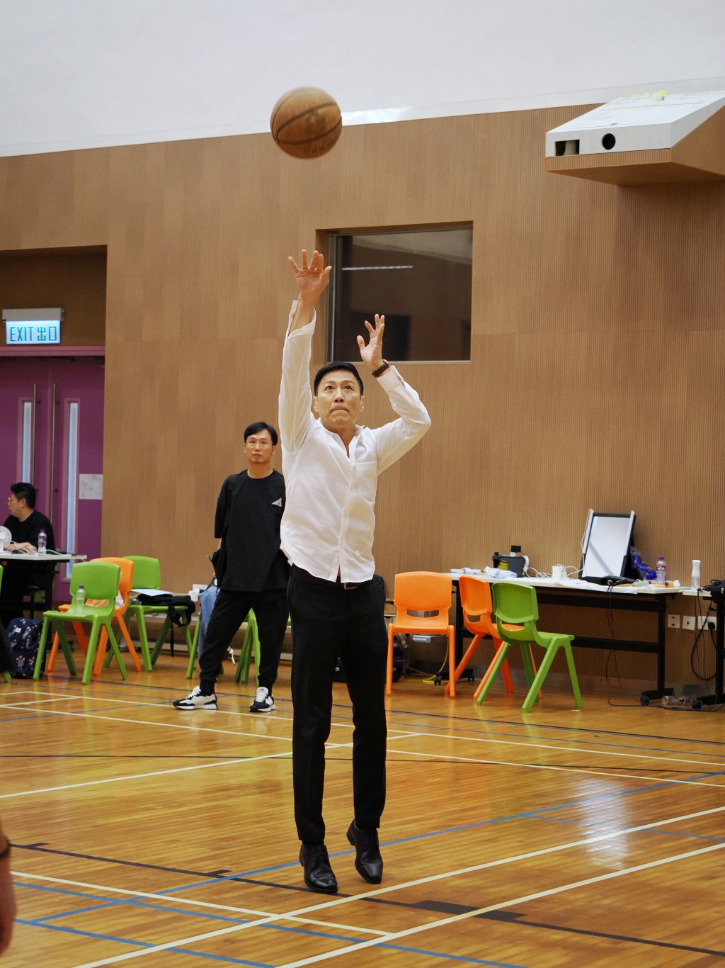 林国斌的篮球技术绝不逊色。