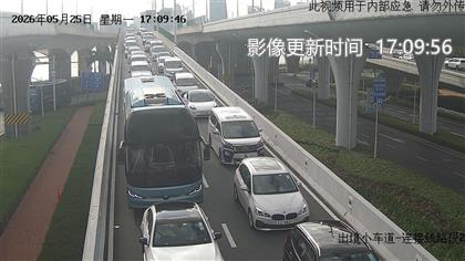 港珠澳大橋自下午開始出現車龍。港珠澳大橋珠海口岸網站圖片 港珠澳大橋自下午開始出現車龍。港珠澳大橋珠海口岸網站圖片