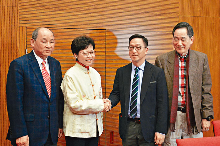林鄭月娥與鄉議局主席劉業強等人會面,談及丁屋政策。