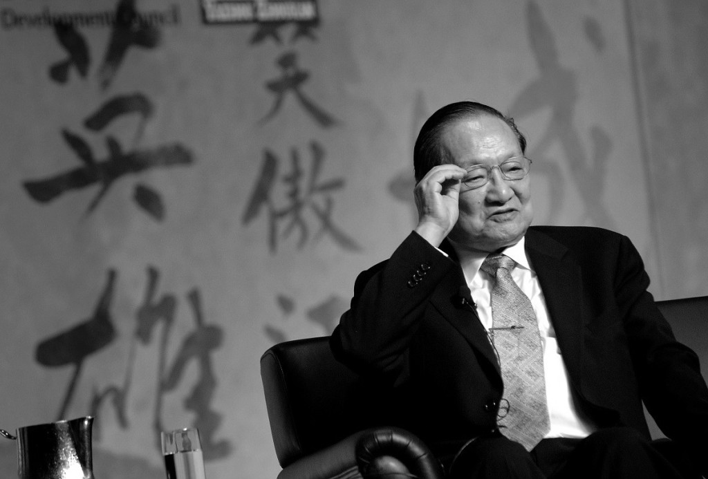 金庸在親友陪伴下離世。資料圖片