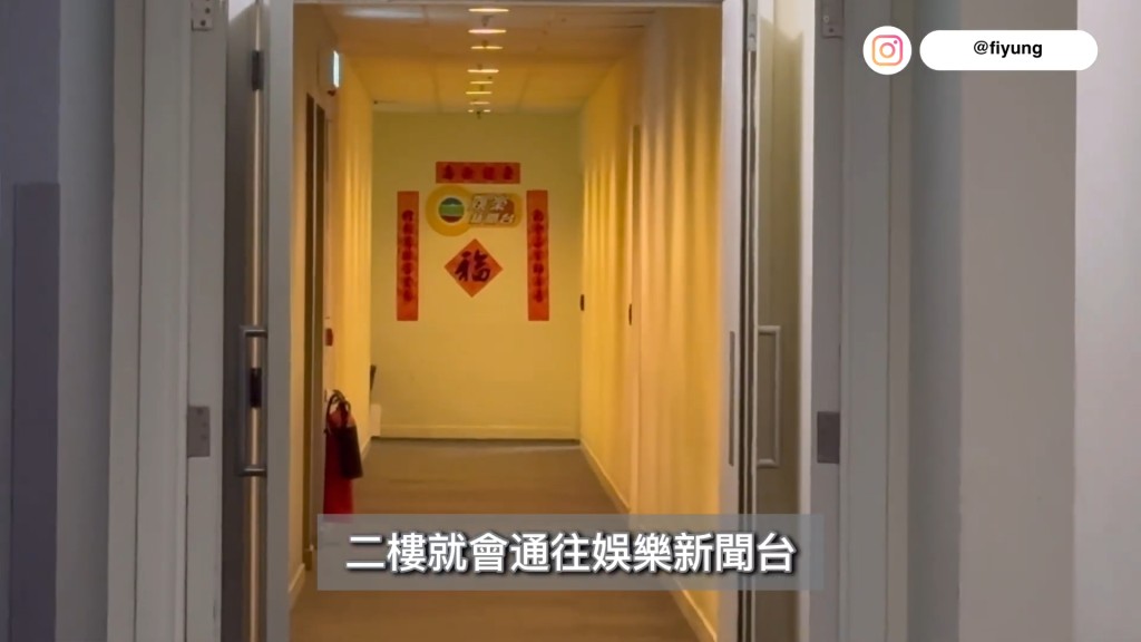 走到主大楼，容羡媛见到以往初入TVB时娱乐新闻台办公室。