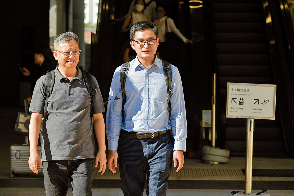 施德來表示,在論壇上刻意以「進取」形象示人,以增加知名度。