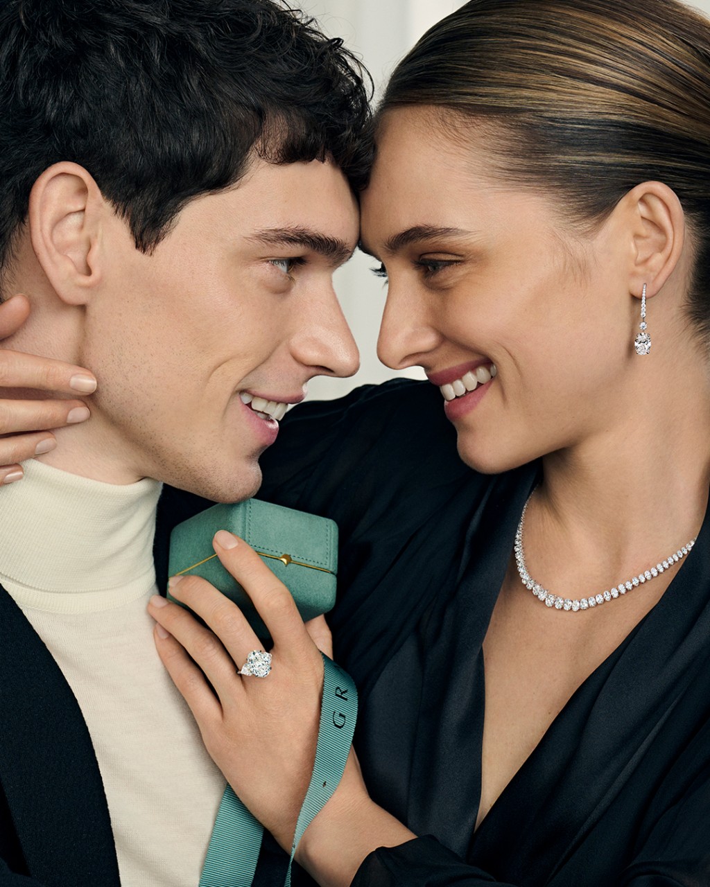 若計劃在甜蜜的情人節走進人生新階段,設計簡約長青的鑽石指環與首飾都是最理想的選擇。(Graff) 若計劃在甜蜜的情人節走進人生新階段,設計簡約長青的鑽石指環與首飾都是最理想的選擇。(Graff)