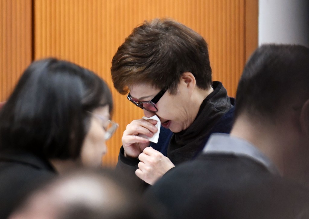 黃碧嬌早前出席大埔區議會會議時，一度硬咽落淚。資料圖片