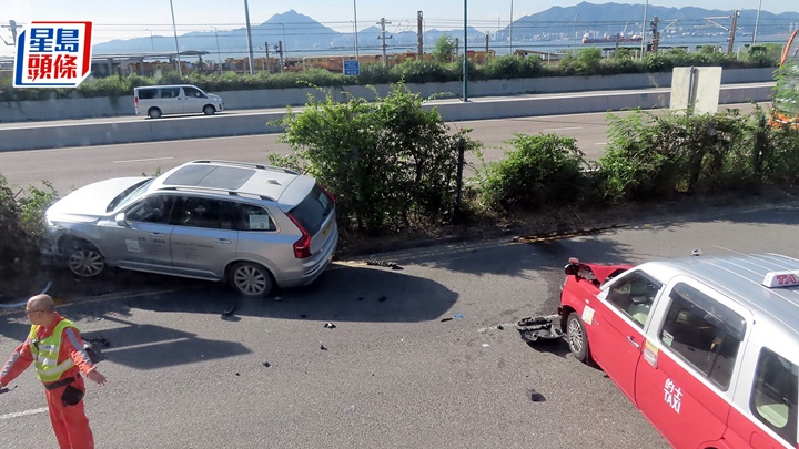 東涌發生的士與私家車相撞意外。fb:東涌friends club
