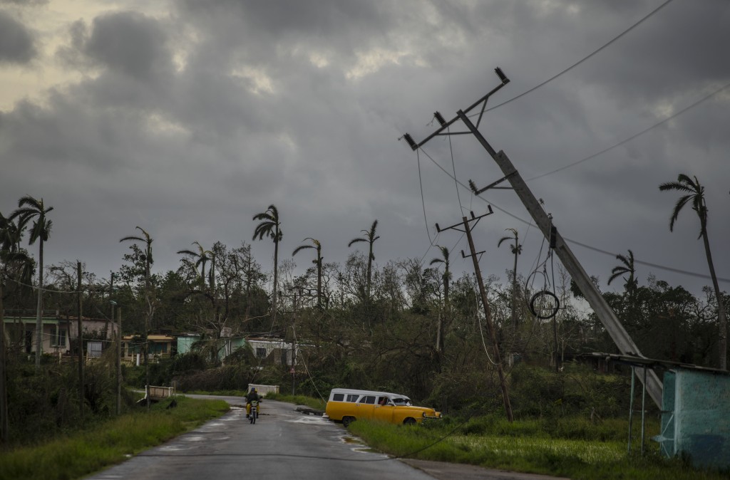 古巴多處有大樹和電線杆倒塌。AP