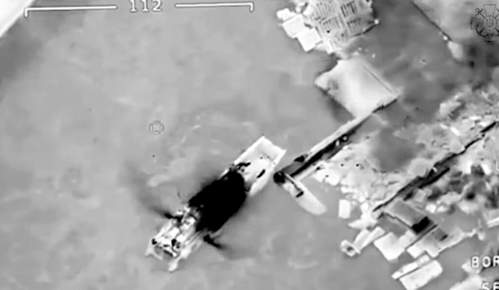 烏國防部上周六稱,武裝無人機在蛇島摧毁一艘俄軍登陸艇和導彈防禦系統。
