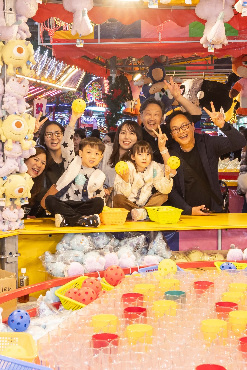 恒基地產50周年，與員工慶祝。