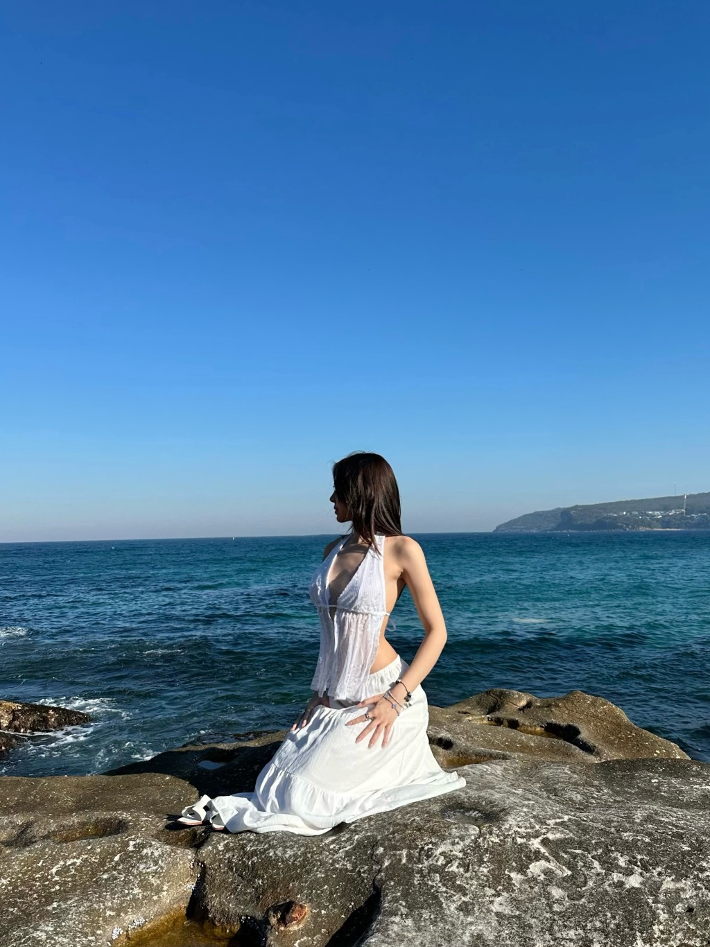 6號盧蔚晴在海邊自拍。猶如希臘女神。