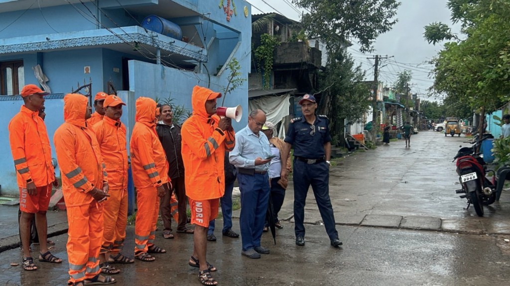 氣旋蒙塔吹襲印度,影響尼泊爾與西藏降異常大雪。 美聯社 氣旋蒙塔吹襲印度,影響尼泊爾與西藏降異常大雪。 美聯社