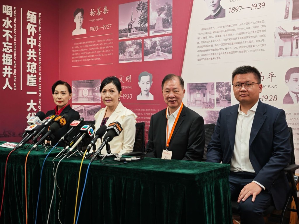 組長陳清霞（左二）總結行程時表示，今次考察多間航天企業和單位，期望透過傳媒報道，增強社會對國家的自豪感和愛國情懷。