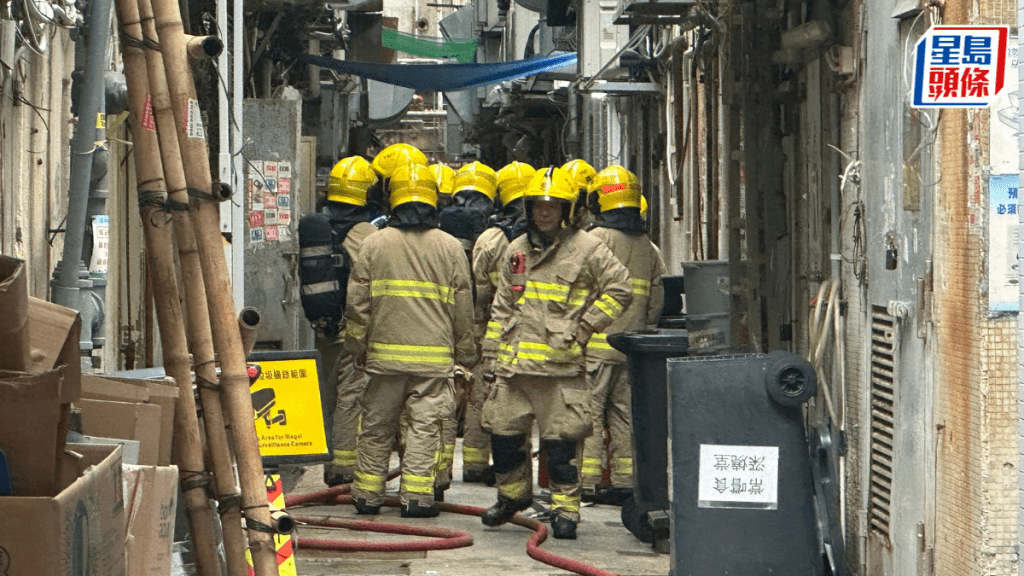 消防将火救熄。梁国峰摄