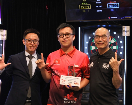 香港鏢手伍其富贏得「第三屆香港國際飛鏢節 - 國際 S1 單人賽」男子冠軍。相片由公關提供