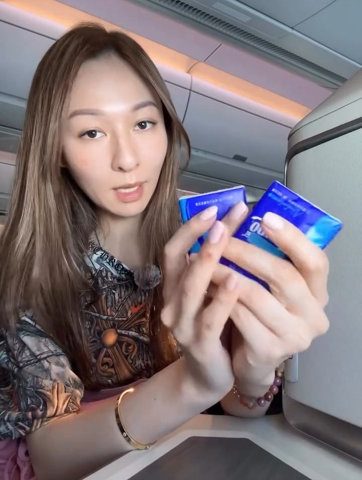 林鈺洧仲有帶紙巾。 林鈺洧仲有帶紙巾。