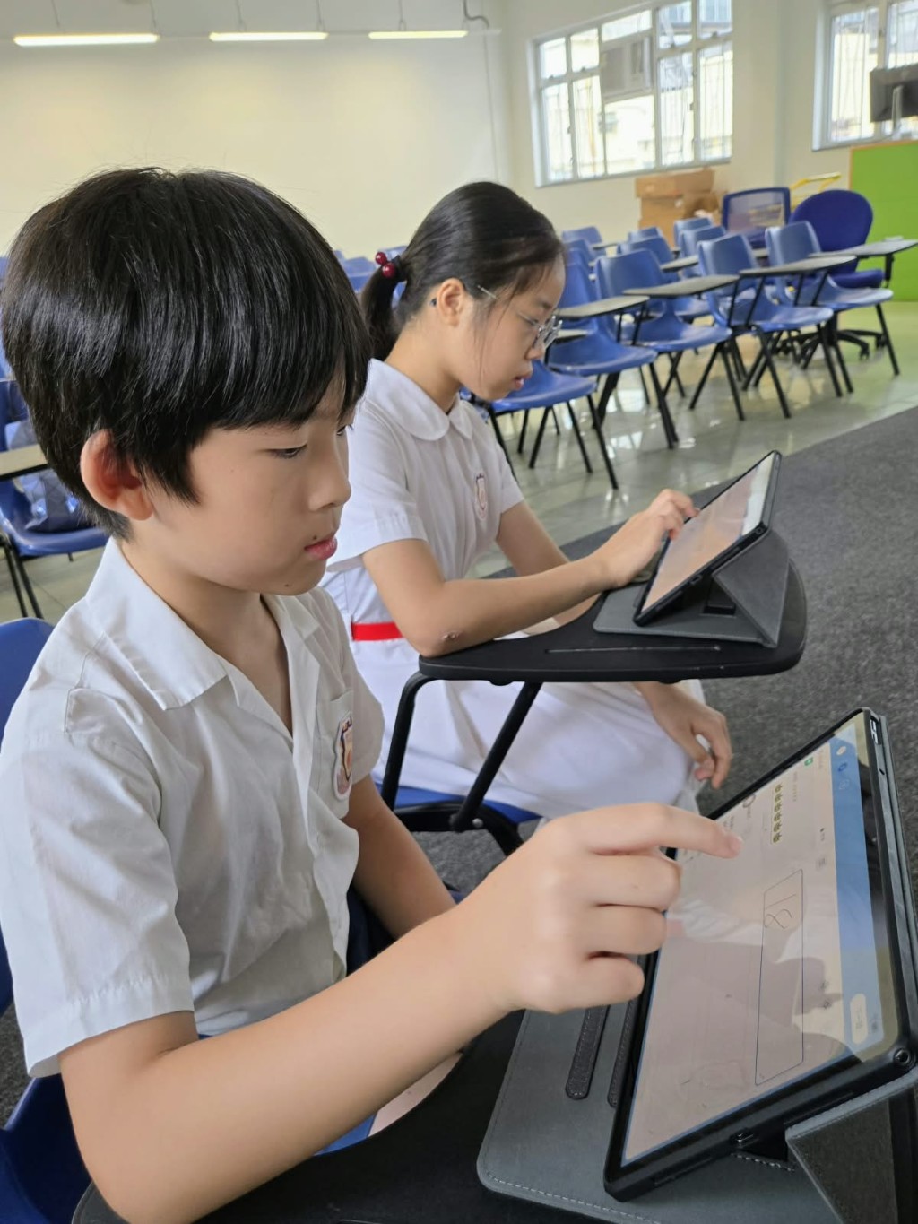 學生的表現,可即時透過AI系統分析,取得回饋。 學生的表現,可即時透過AI系統分析,取得回饋。