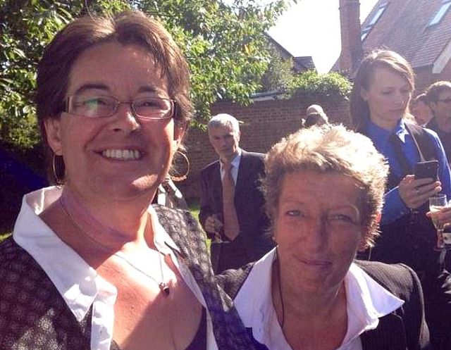 Elena 與其伴侶。網圖