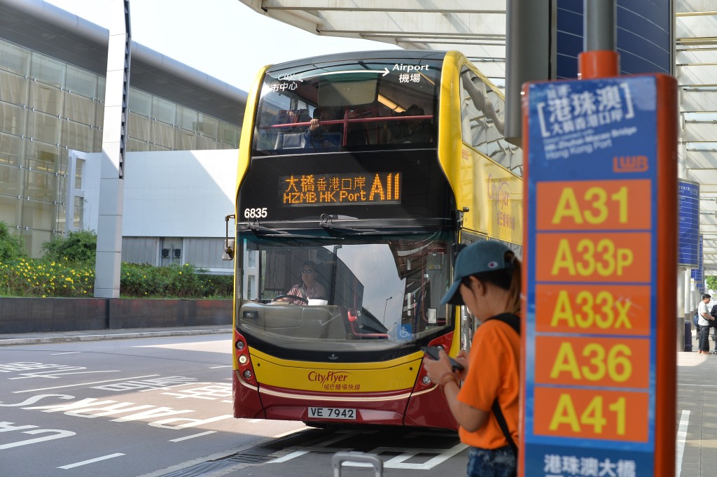 田北辰認為大量開放粵車泊入大嶼山停車場，再轉乘本地交通到港消費。資料圖片