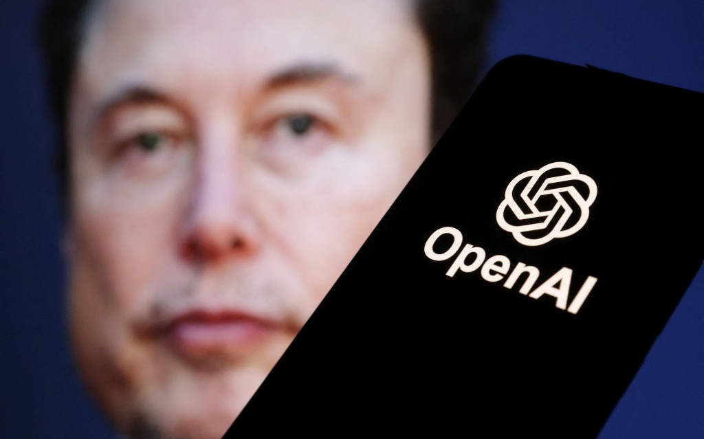 马斯克是OpenAI共同创办人，2018年因与OpenAI行政总裁奥尔特曼在研发方向意见不合而离去。路透社