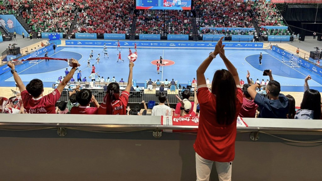 全運會︱到啟德體藝館為港手球隊打氣  羅淑佩 : 今晚比昨晚打得更好  雖敗猶榮。羅淑佩fb