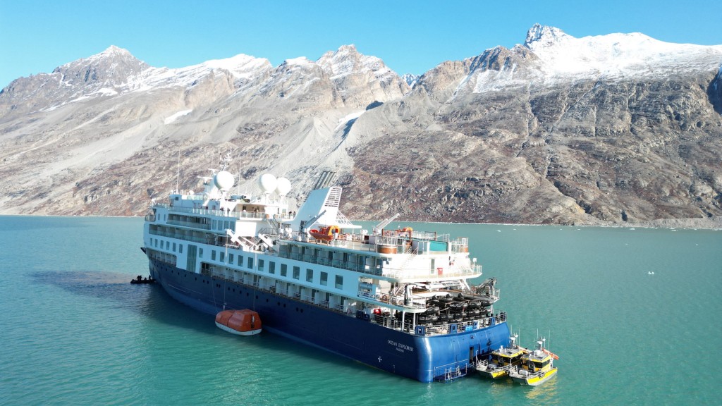 豪华邮轮“海洋探险号”在东北格陵兰国家公园搁浅。 路透社