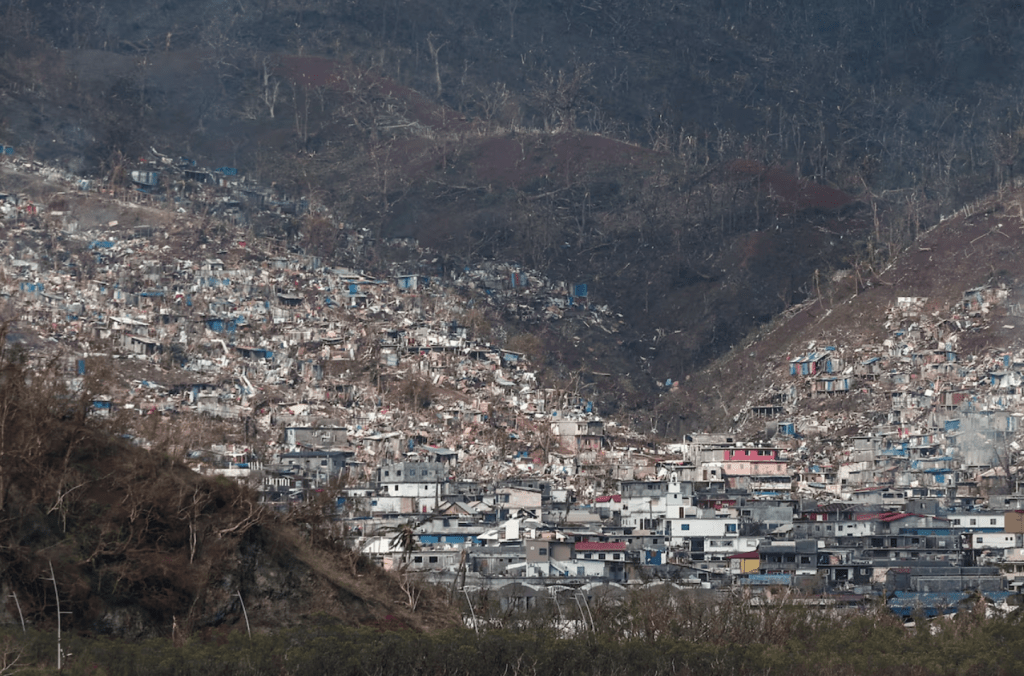 法屬馬約特島上周六遭遇近一個世紀以來最嚴重風災，法國當局公布，至今可確認至少31人死亡，約1,400 人受傷。路透社