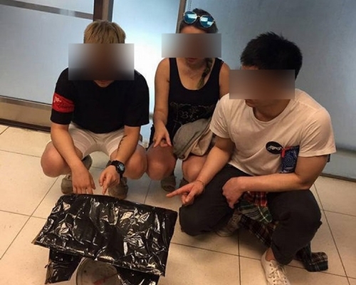 三名當事人家屬向入境處求助。資料圖片