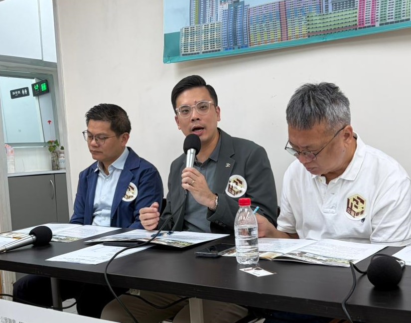 梁文廣(中)表示,參考新加坡公積金買樓,只是部分供款可以提取,而業主若從中賺取金錢,需填回公積金戶口。 梁文廣(中)表示,參考新加坡公積金買樓,只是部分供款可以提取,而業主若從中賺取金錢,需填回公積金戶口。