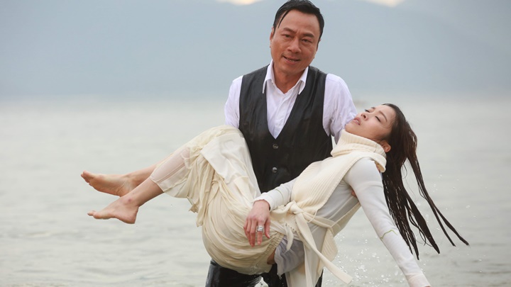 寒冬總要拍落水戲，賴慰玲更因為一個「意外」親自上陣。