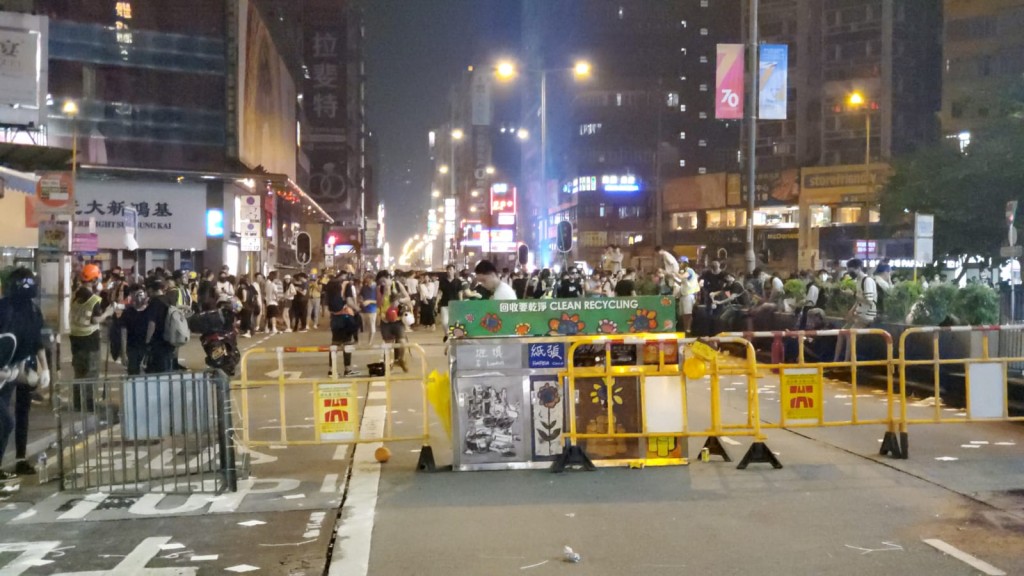 示威者堵塞彌敦道。