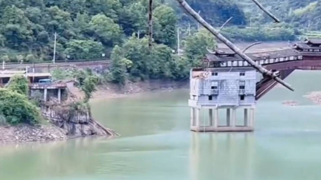 福慶橋曾是全國最長木廊橋，7月31日突然斷裂導致1人死亡。抖音