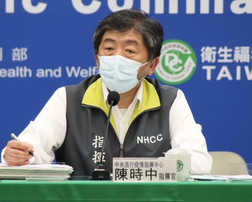 中央疫情指揮中心指揮官陳時中指人流有些增加是個隱憂,希望民眾避免外出。中時
